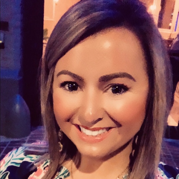 Meet your Posher, Kimberly - Picture 3 of 5